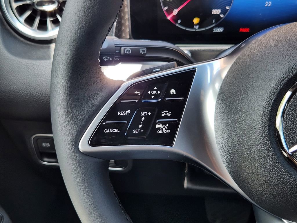 Used 2025 Mercedes-Benz GLB 250 GLB 250 image 26