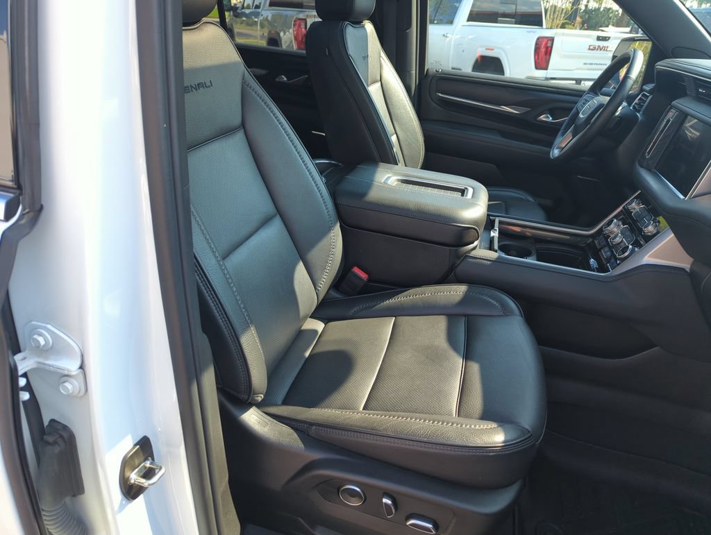 Used 2024 GMC Yukon Denali AWD/4WD image 38