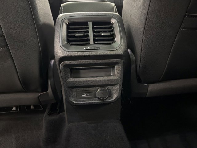 Used 2023 Volkswagen Tiguan SE image 16