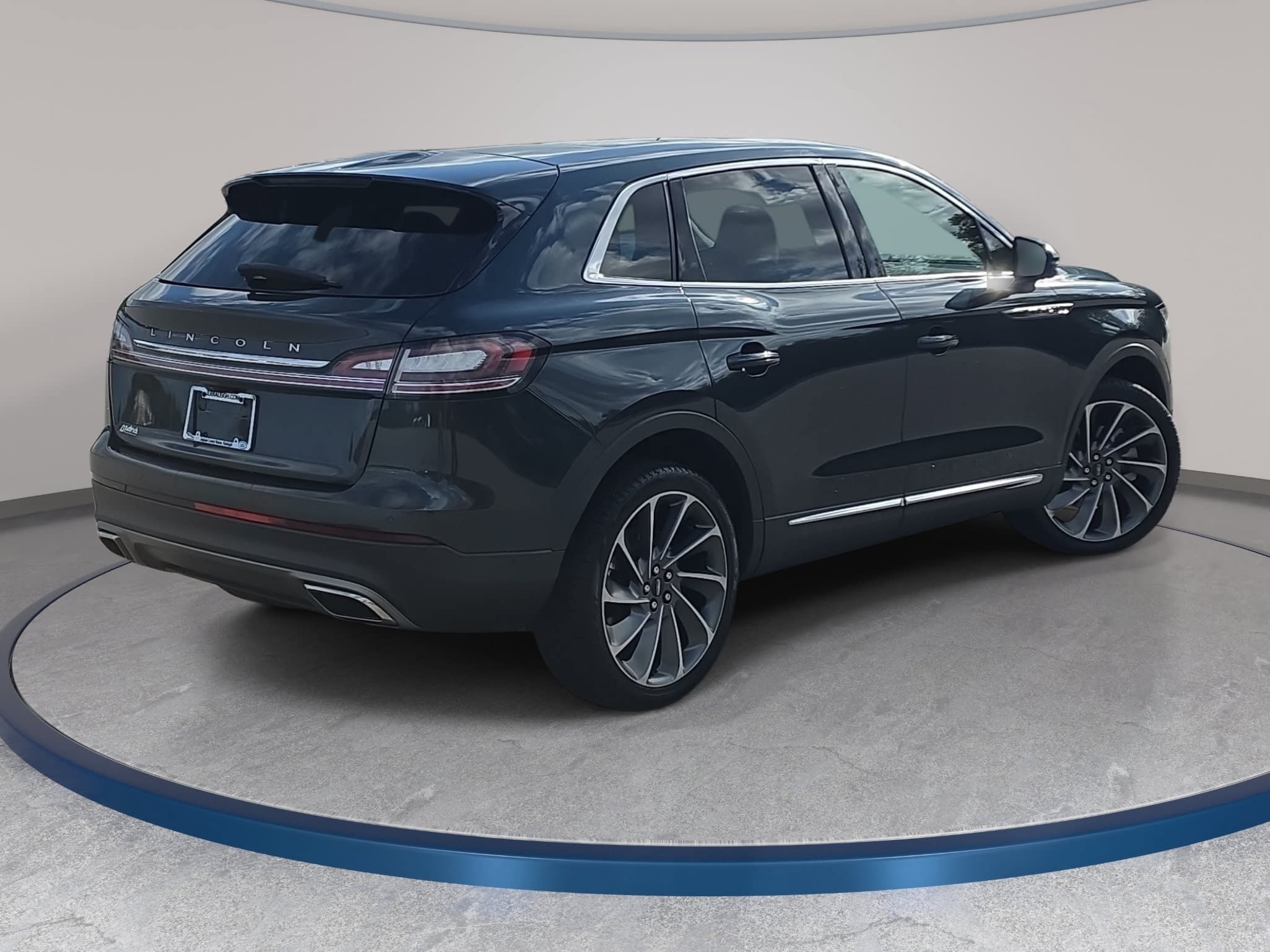 Used 2023 Lincoln Nautilus Reserve w/ Equipment Group 201A AWD/4WD image 5