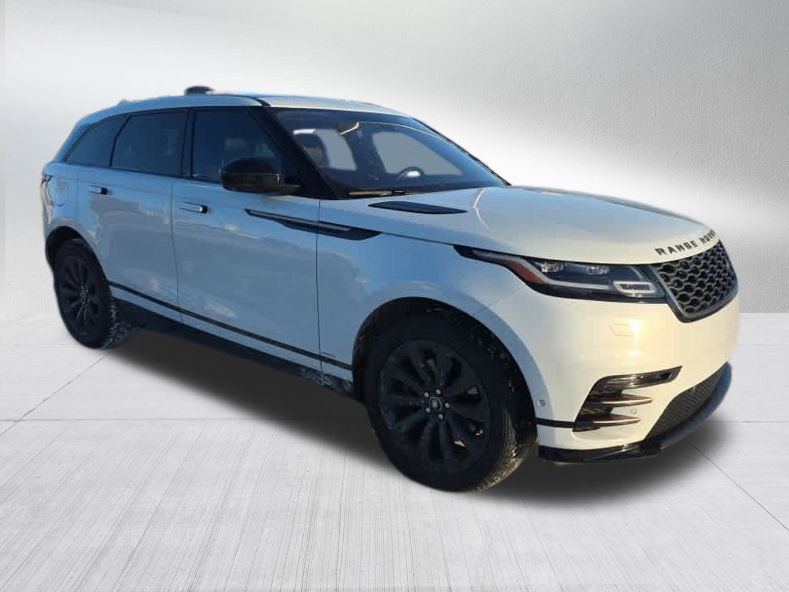 Used 2018 Land Rover Range Rover Velar R-Dynamic SE image 2