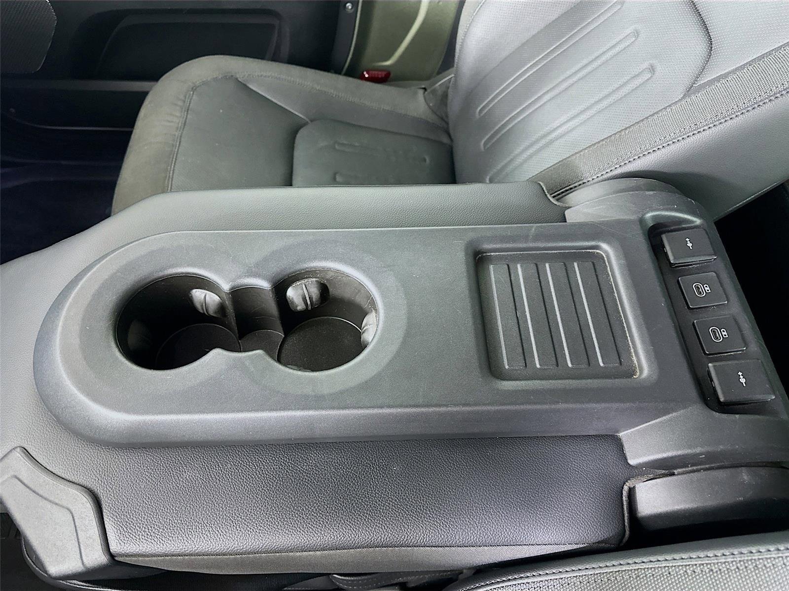 Used 2021 Land Rover Defender 90 First Edition image 27