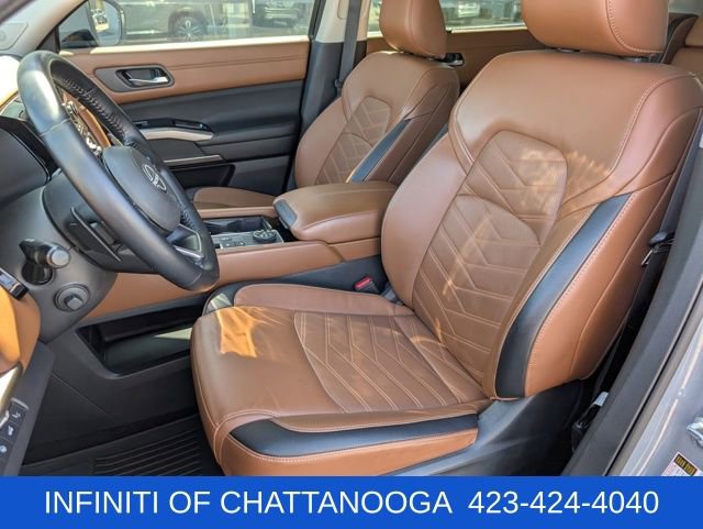 Used 2023 Nissan Pathfinder Platinum w/ Cargo Package image 5