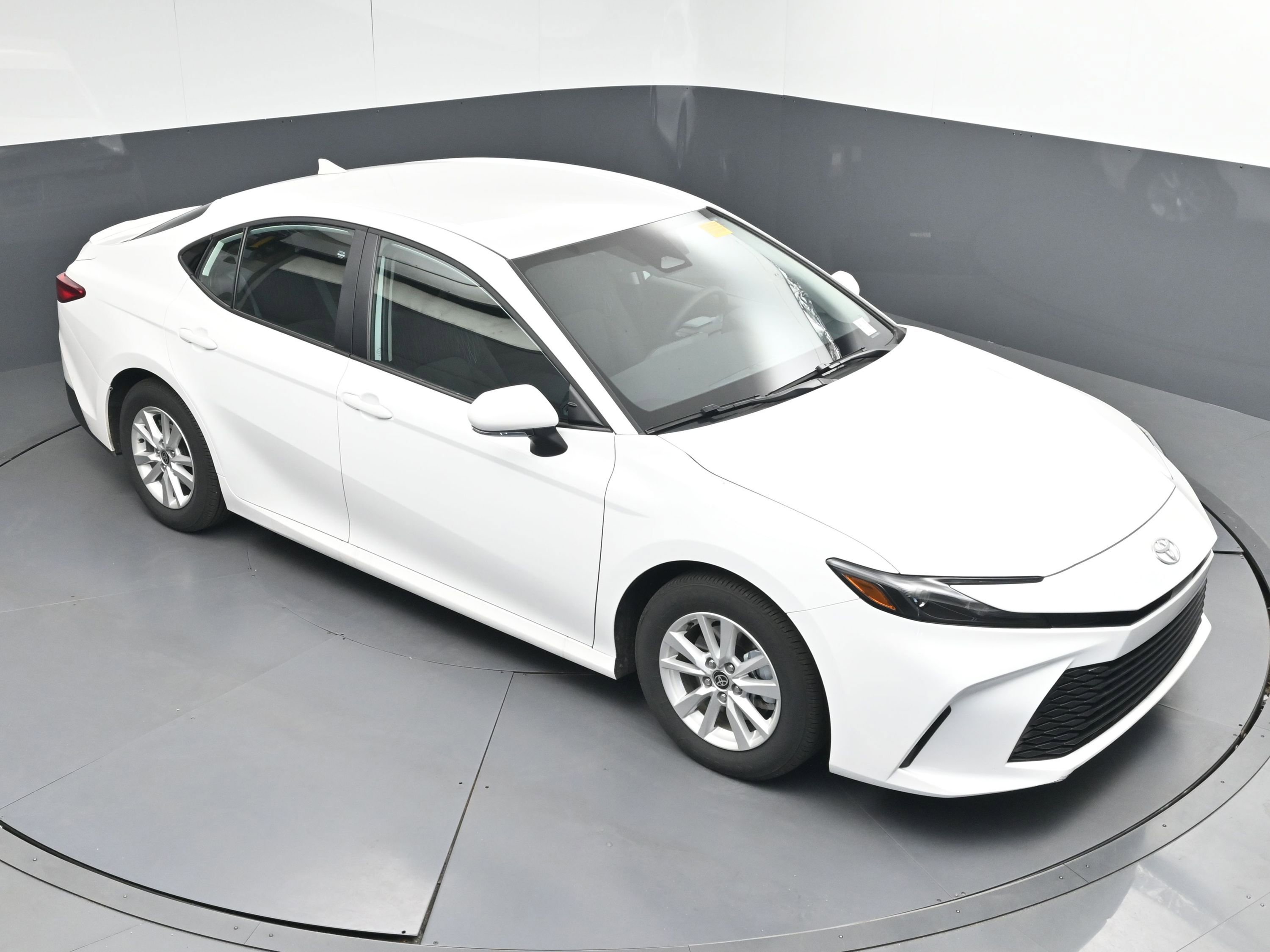 Used 2025 Toyota Camry LE w/ Convenience Package image 35