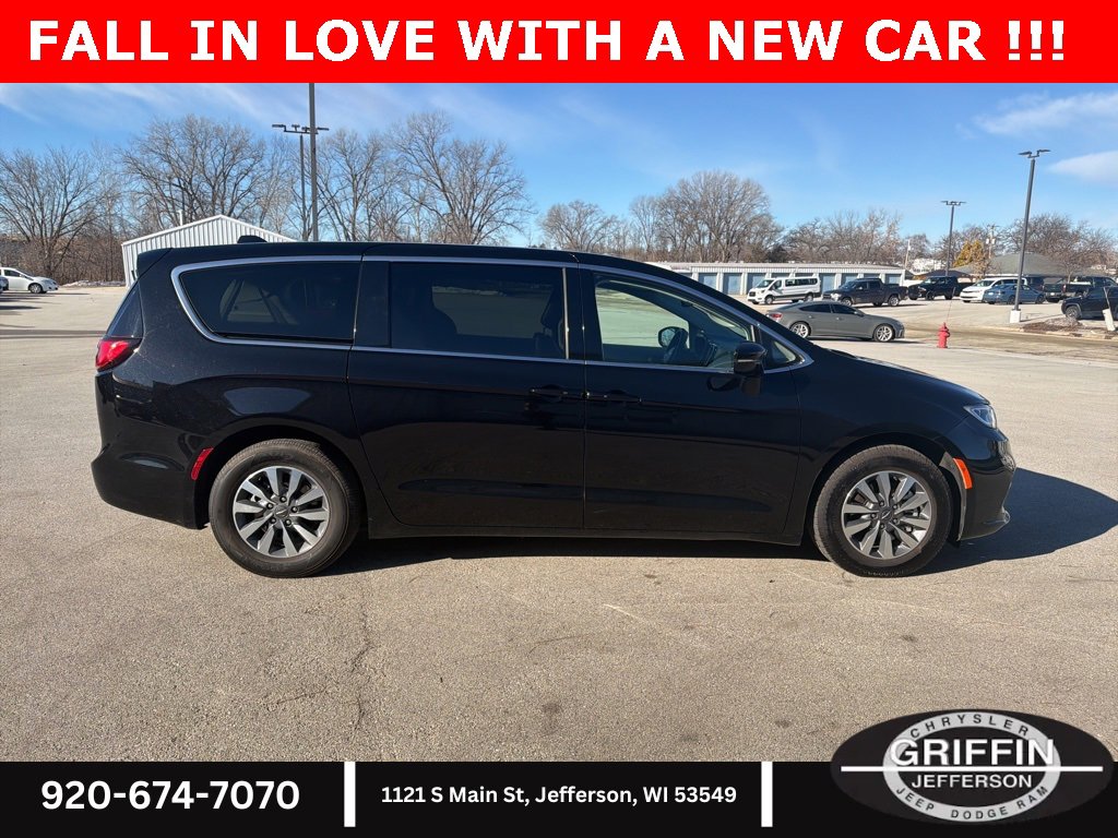 Used 2024 Chrysler Pacifica Select image 7