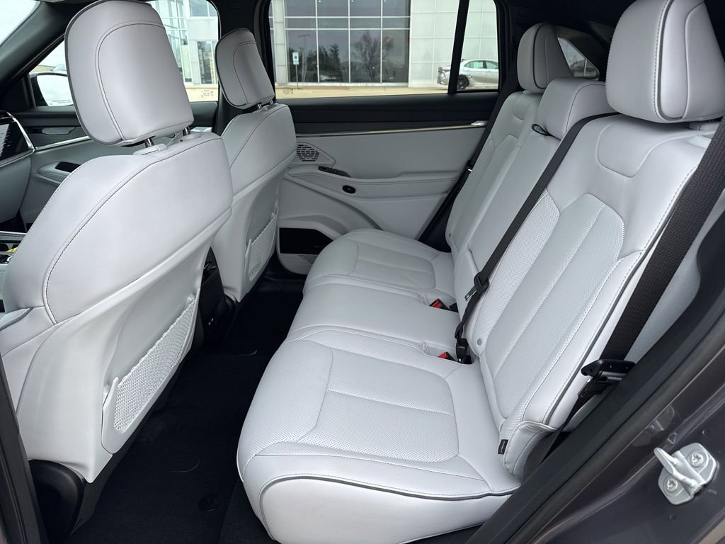 Used 2025 Jeep Wagoneer S Limited AWD/4WD image 9