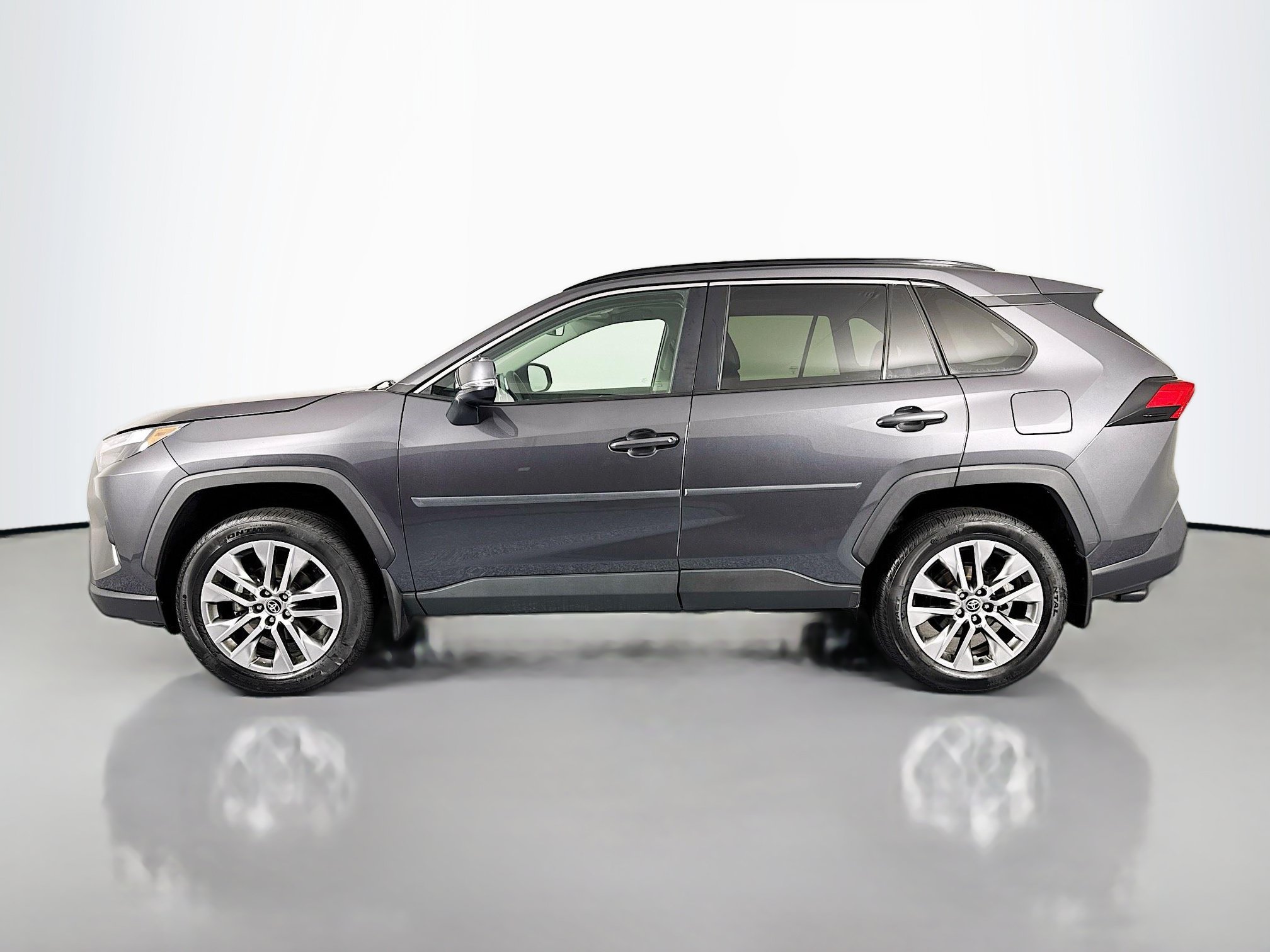 Used 2023 Toyota RAV4 XLE Premium AWD/4WD image 8