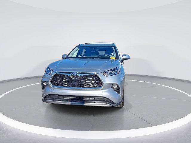Certified 2025 Toyota Highlander Platinum image 5