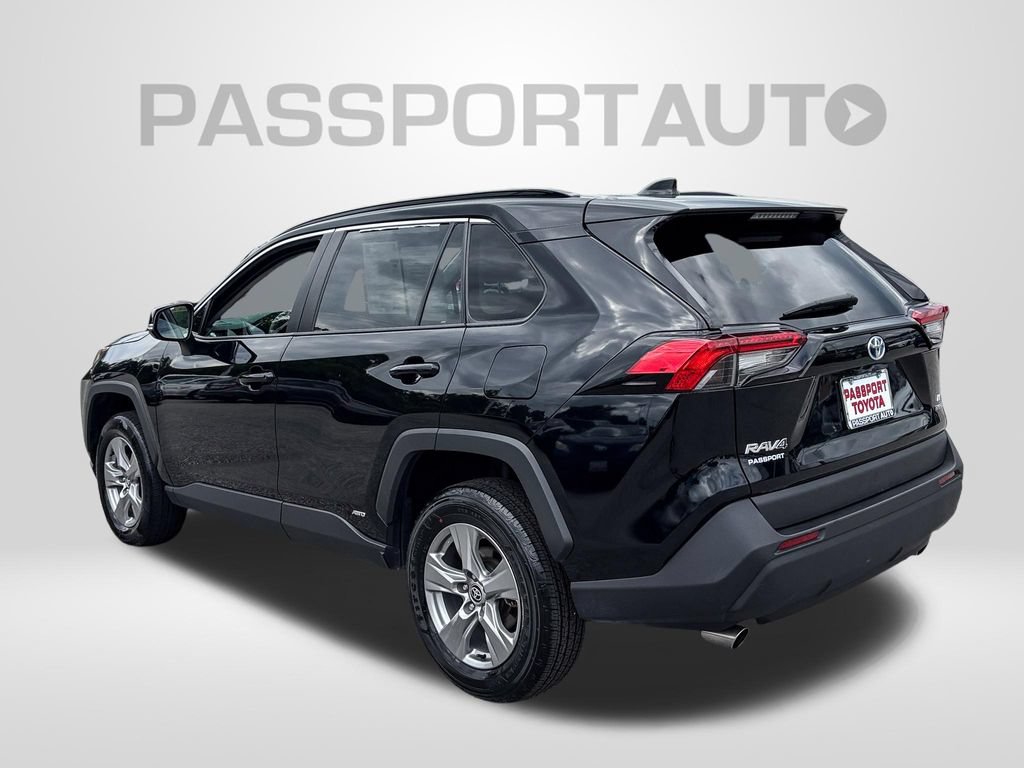 Used 2024 Toyota RAV4 LE AWD/4WD image 4
