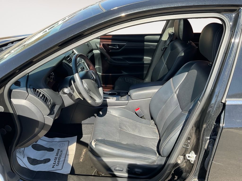 Used 2017 Nissan Altima 3.5 SL w/ 3.5SL Technology Package image 15