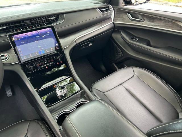 Certified 2025 Jeep Grand Cherokee Limited w/ MOPAR Finishing Package image 13