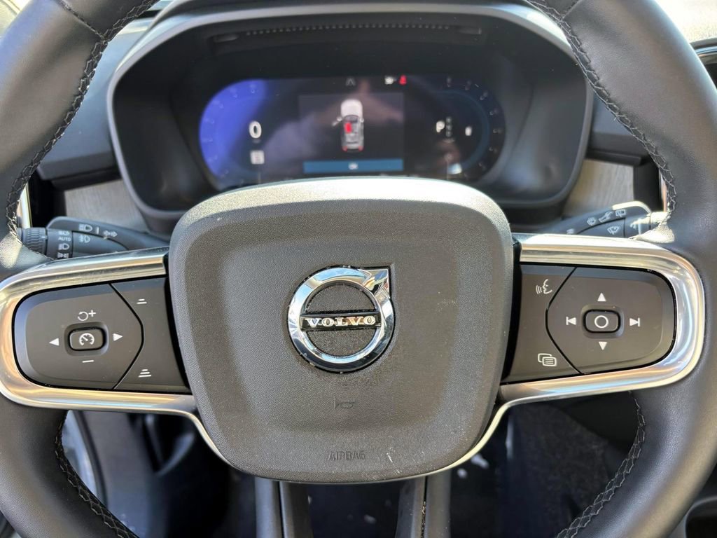 Used 2025 Volvo XC40 B5 Core image 13