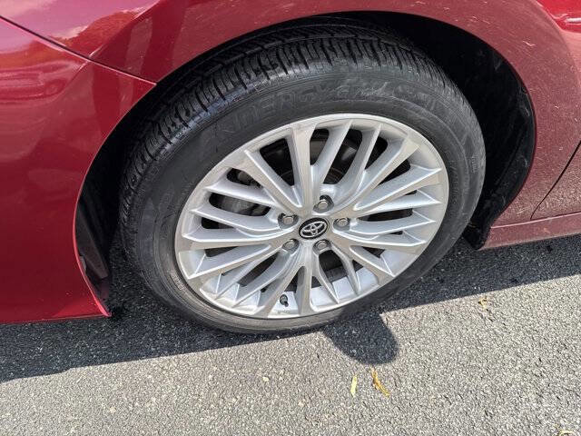 Used 2018 Toyota Camry XLE image 3