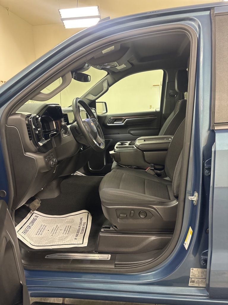 Used 2024 Chevrolet Silverado 1500 LT AWD/4WD image 10