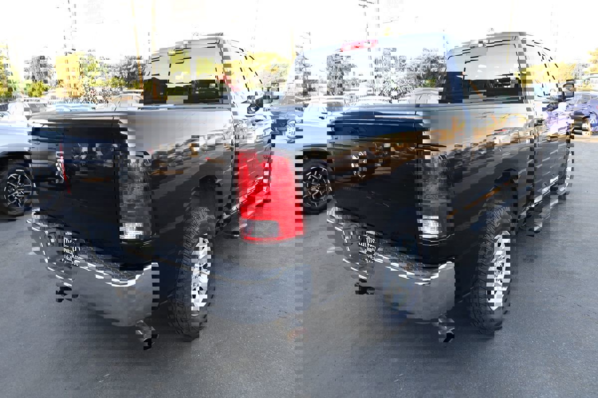 Used 2019 RAM 1500 Classic SLT image 4