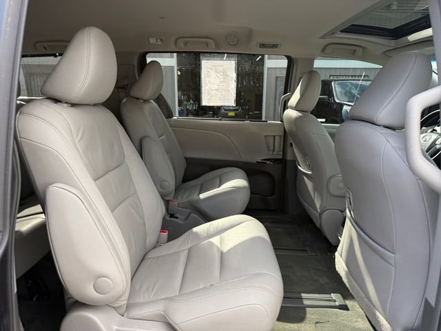 Used 2017 Toyota Sienna XLE w/ XLE Navigation Package AWD/4WD image 18