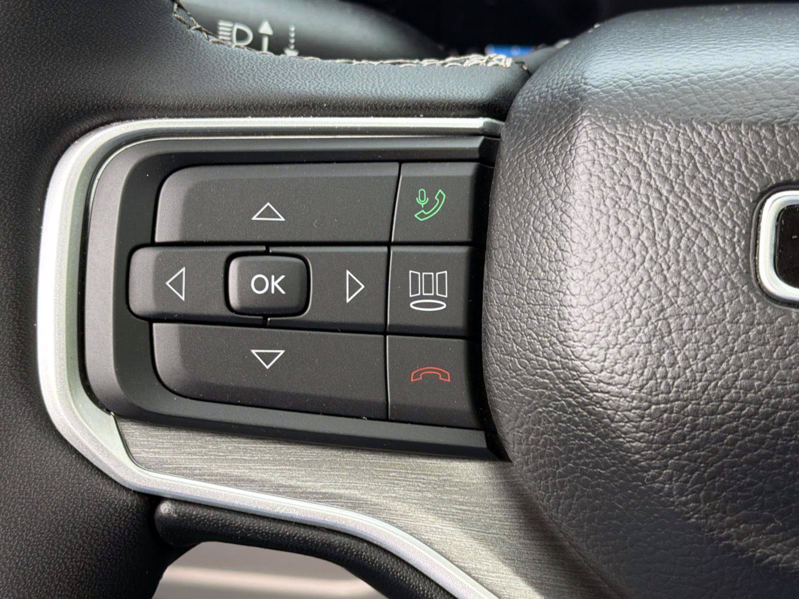 Used 2025 Jeep Wagoneer 4WD w/ Premium Group I image 18