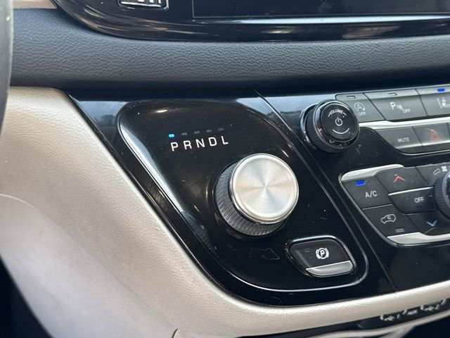 Used 2022 Chrysler Pacifica Touring-L image 14