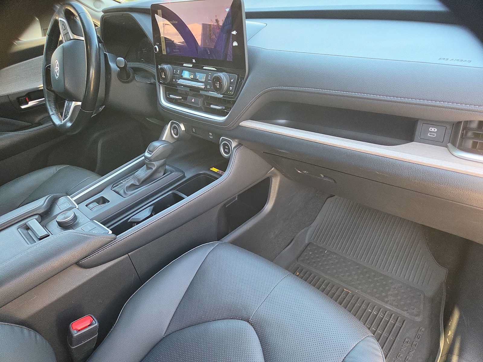 Used 2024 Toyota Grand Highlander AWD image 23