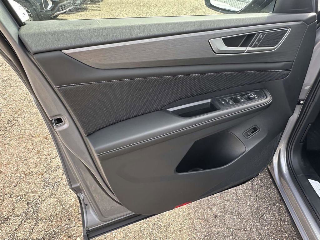 New 2026 Volkswagen Atlas Cross Sport SE image 12