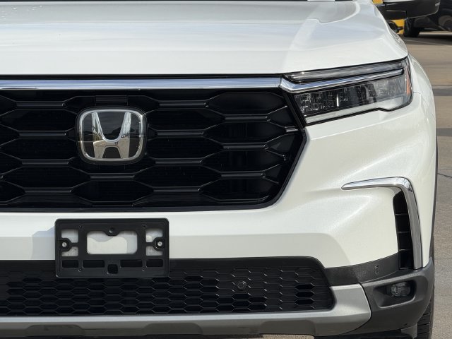 Used 2023 Honda Pilot Touring image 4