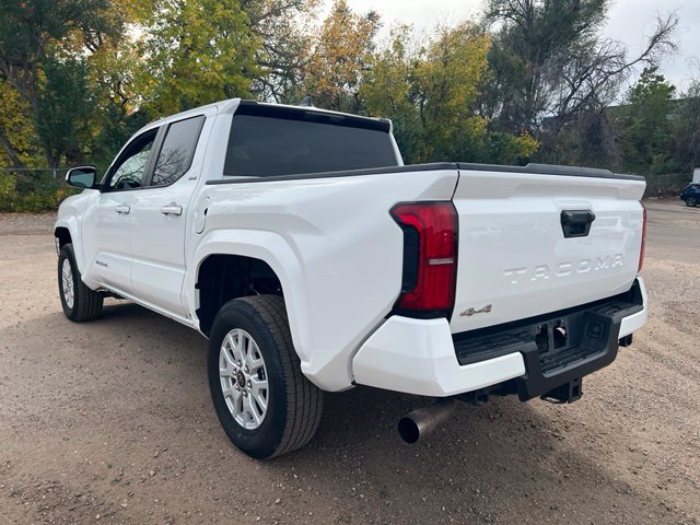 Used 2025 Toyota Tacoma SR5 AWD/4WD image 3