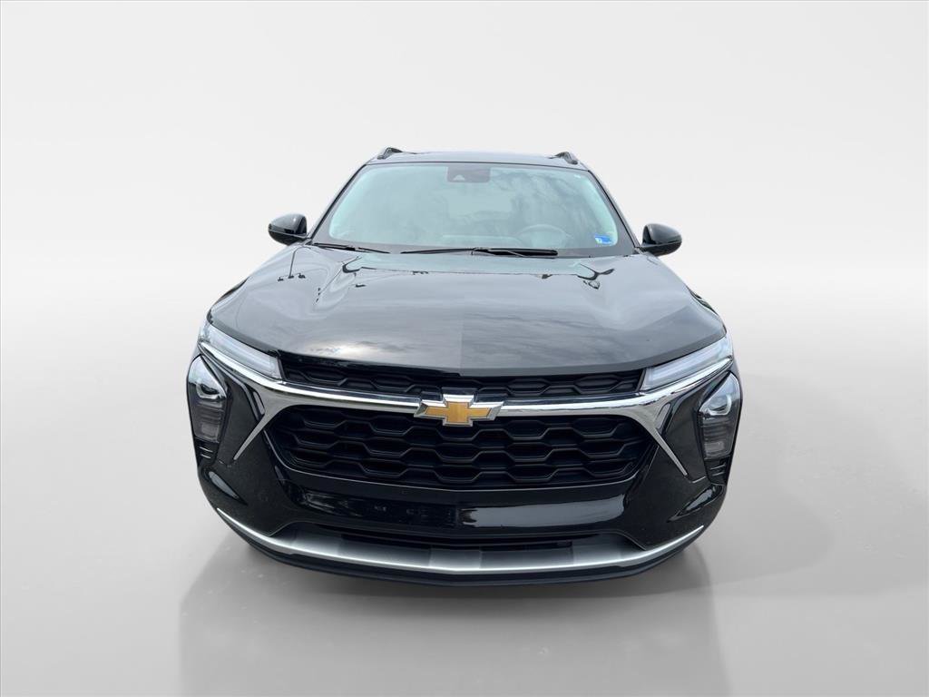 Used 2025 Chevrolet Trax LT FWD image 8