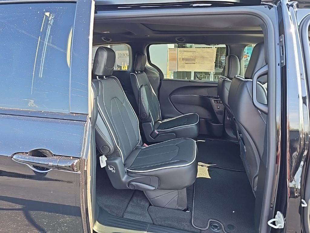 New 2026 Chrysler Pacifica Limited w/ S Appearance Package image 19