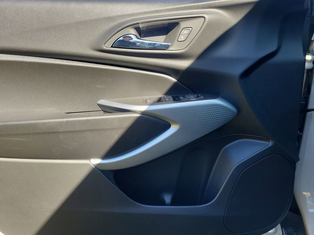New 2026 Chevrolet Trax RS w/ Sunroof Package image 18