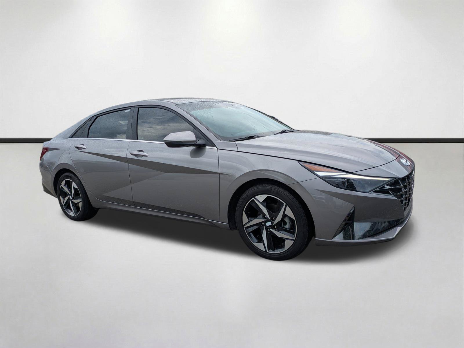 Used 2023 Hyundai Elantra Limited FWD image 2