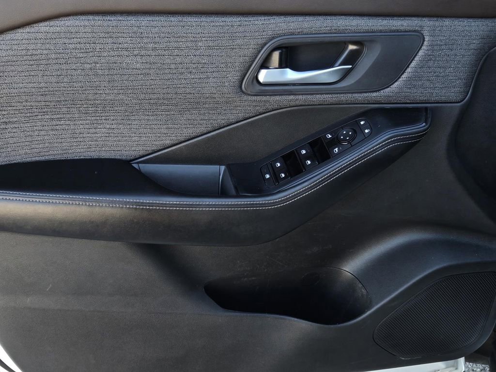 Certified 2023 Nissan Rogue SV image 16