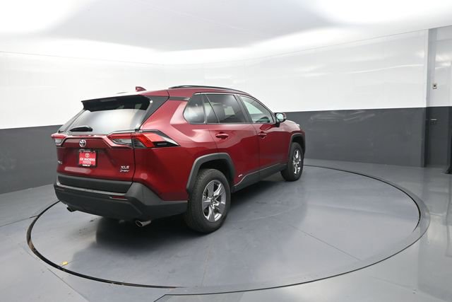 Used 2025 Toyota RAV4 XLE AWD/4WD image 3