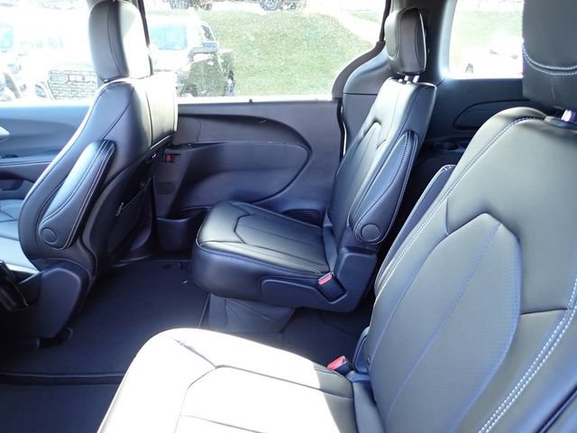 New 2026 Chrysler Pacifica Select w/ S Appearance Package AWD/4WD image 13