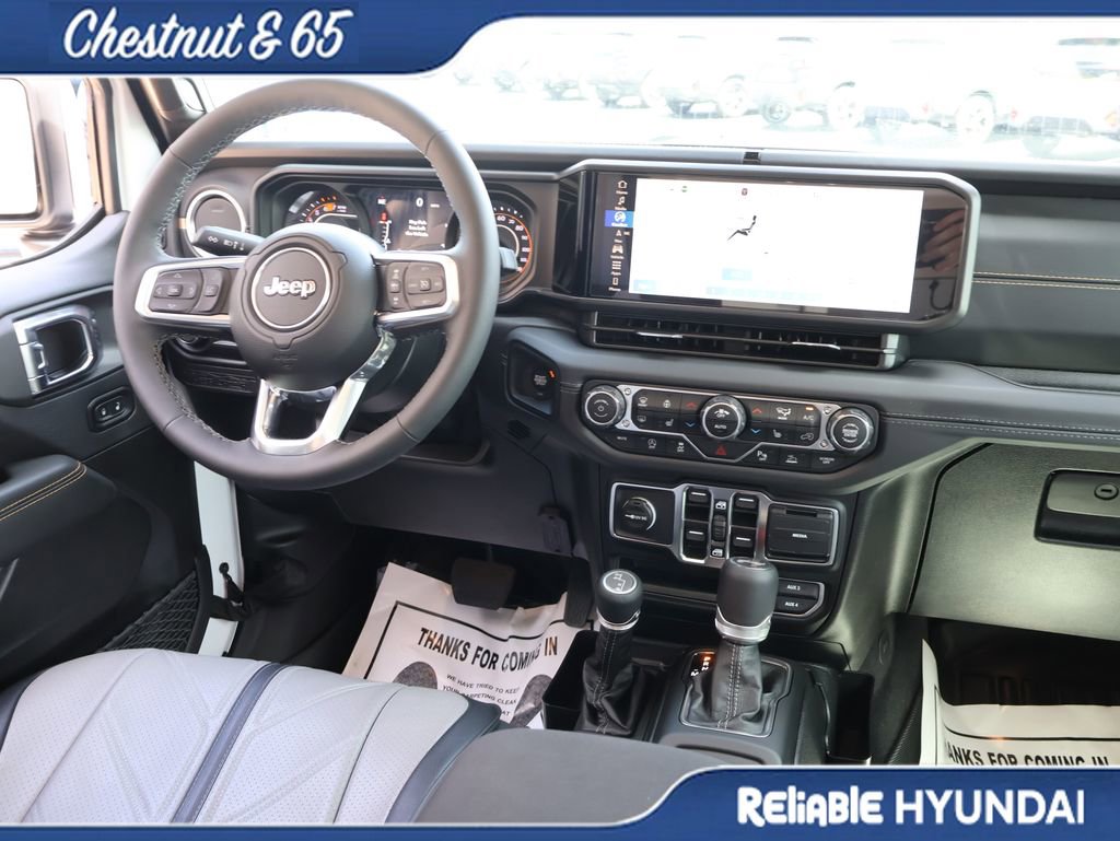 Used 2025 Jeep Wrangler Unlimited Sahara AWD/4WD image 14