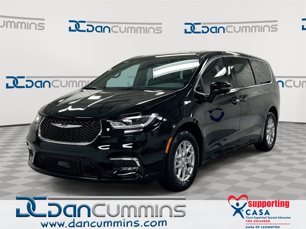 New 2026 Chrysler Pacifica Select