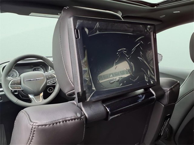 New 2026 Chrysler Pacifica Select image 12