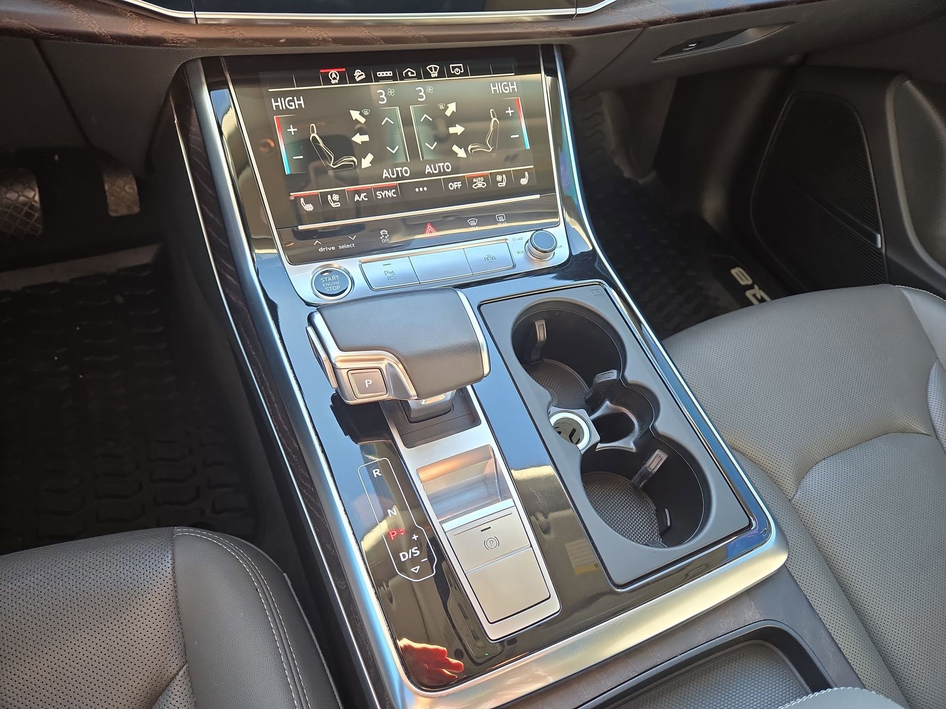 Used 2021 Audi Q8 Prestige w/ Prestige Package image 22