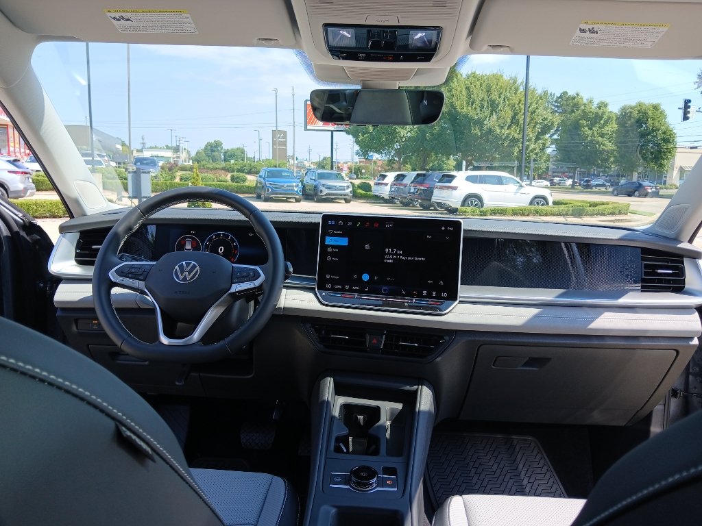 New 2026 Volkswagen Tiguan SE FWD image 24