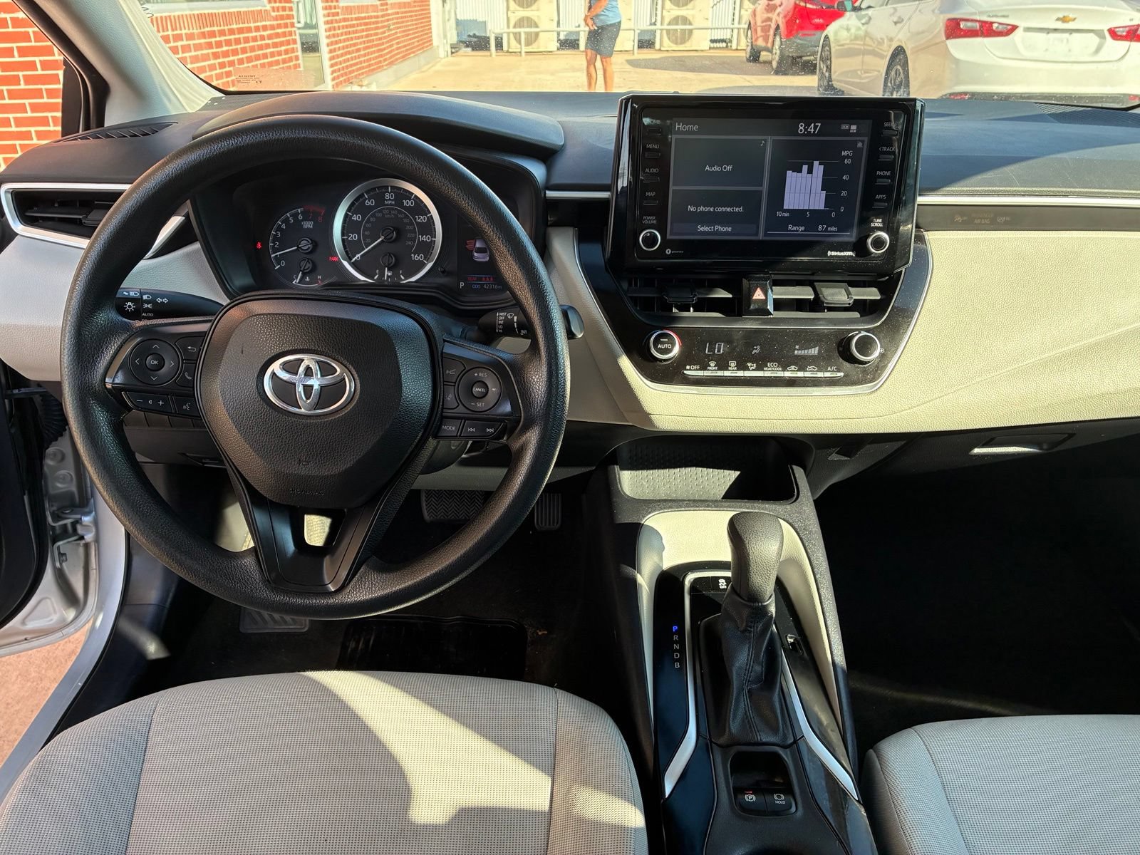 Used 2022 Toyota Corolla LE FWD image 4