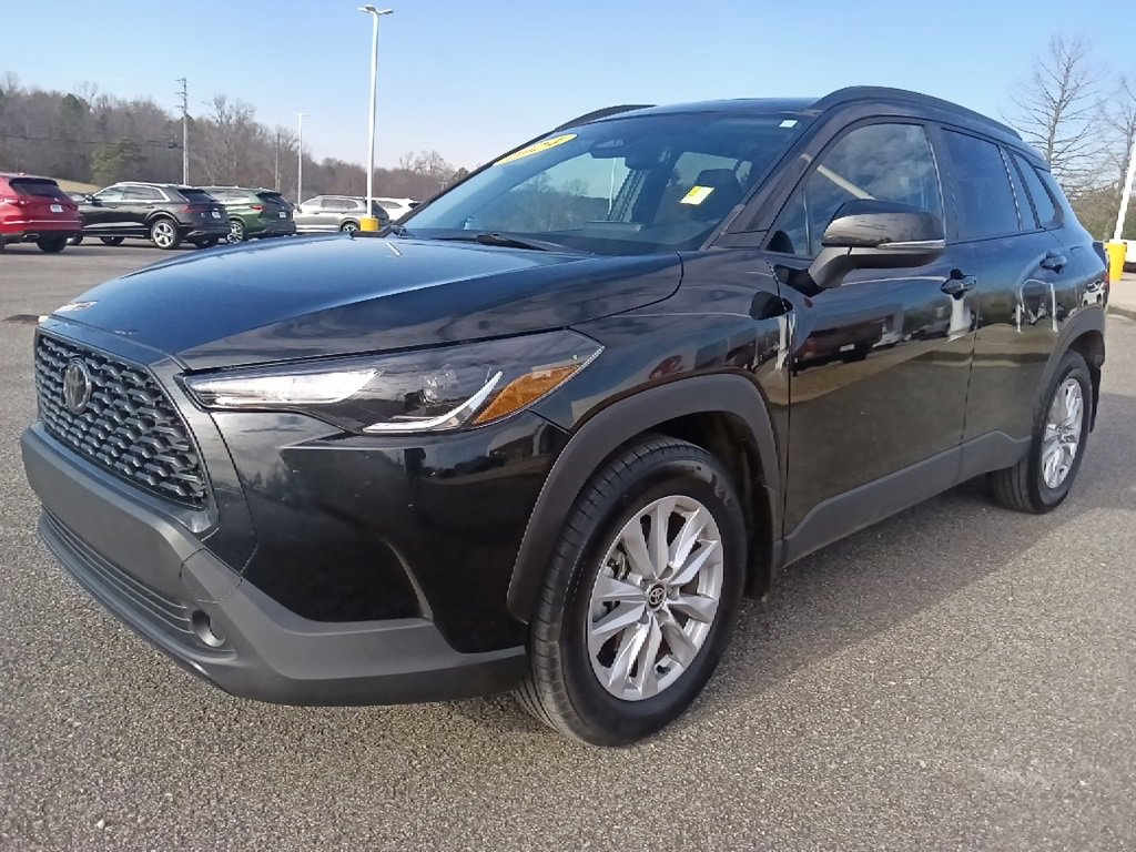 Used 2024 Toyota Corolla Cross LE w/ Moonroof Package image 7