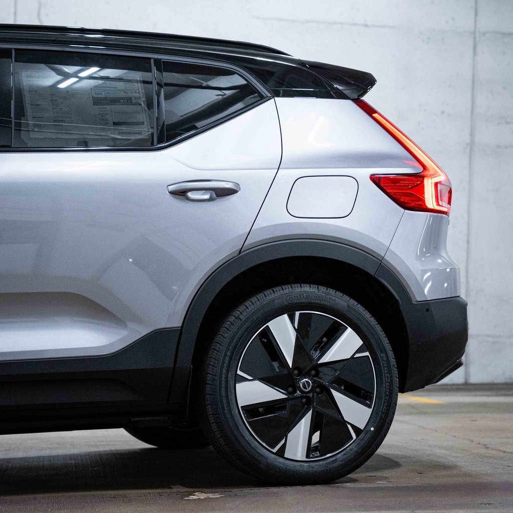 New 2026 Volvo EX40 Plus w/ Climate Package image 4