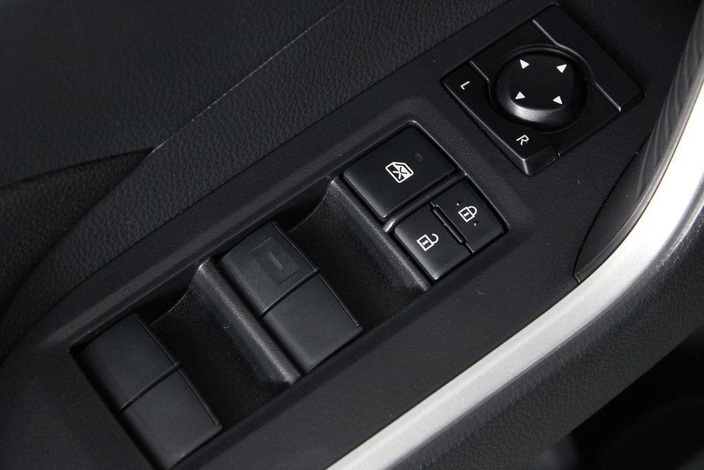Used 2025 Toyota RAV4 LE AWD/4WD image 22