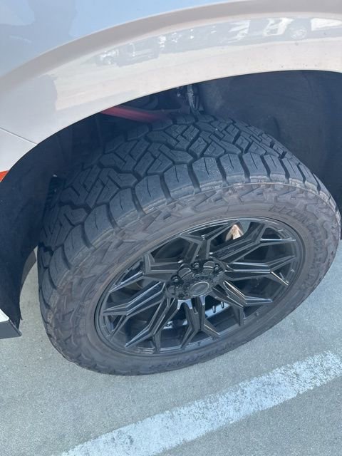 Used 2022 GMC Yukon Denali w/ Denali Premium Package image 9