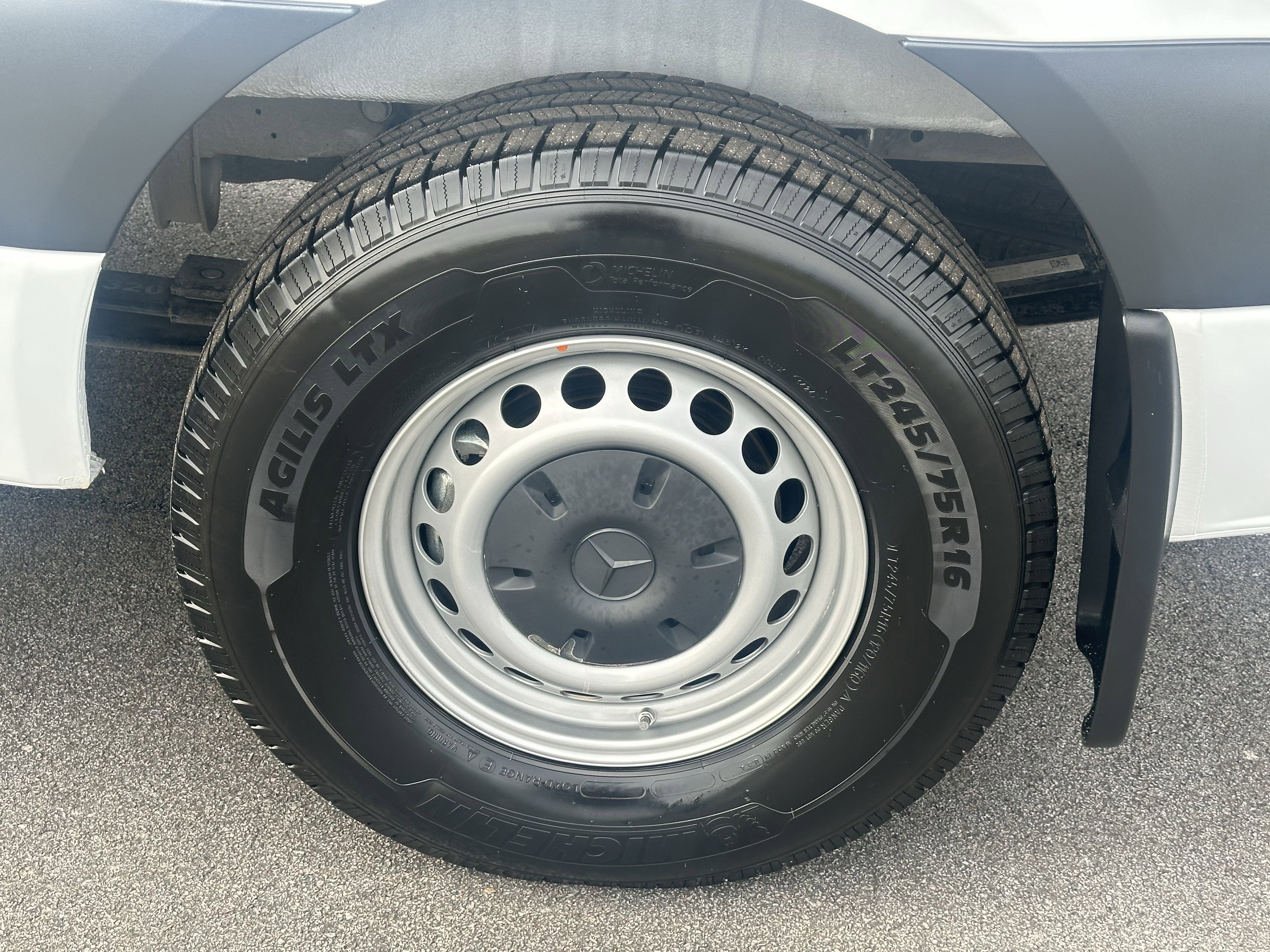 Used 2024 Mercedes-Benz Sprinter 2500 image 23