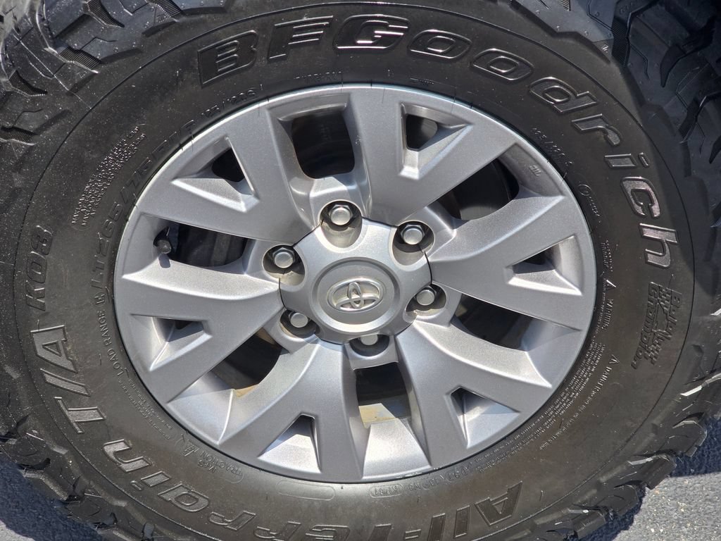 Used 2019 Toyota Tacoma SR5 AWD/4WD image 10