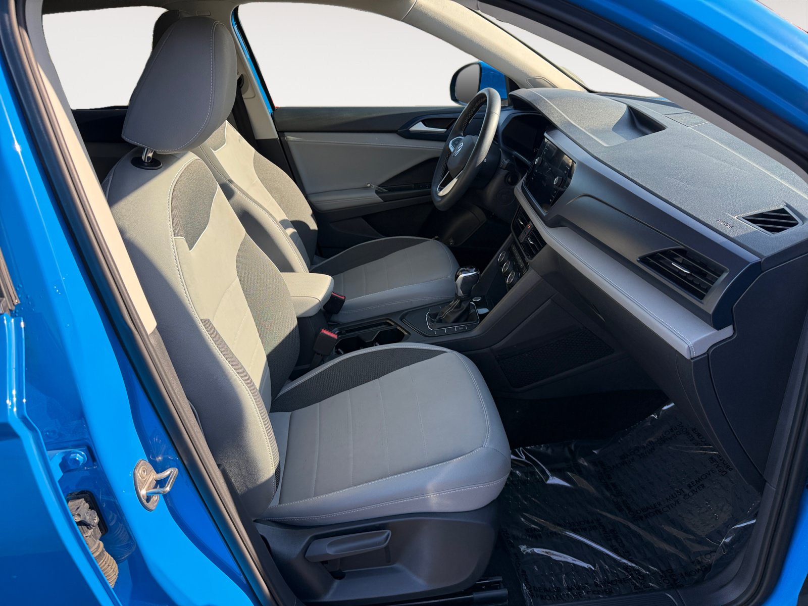 Used 2024 Volkswagen Taos SE w/ Panoramic Sunroof Package FWD image 19
