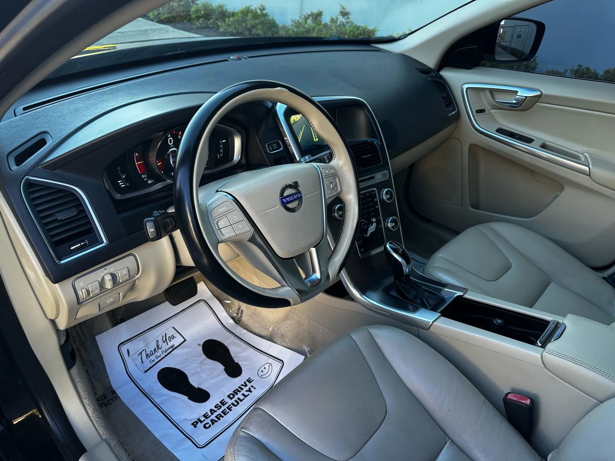 Used 2015 Volvo XC60 T5 w/ Proximity Package image 16