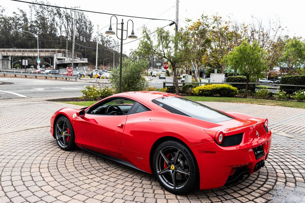 Used 2015 Ferrari 458 Italia Coupe RWD image 8