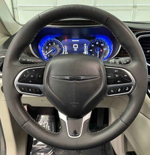 Used 2023 Chrysler Pacifica Limited FWD image 26