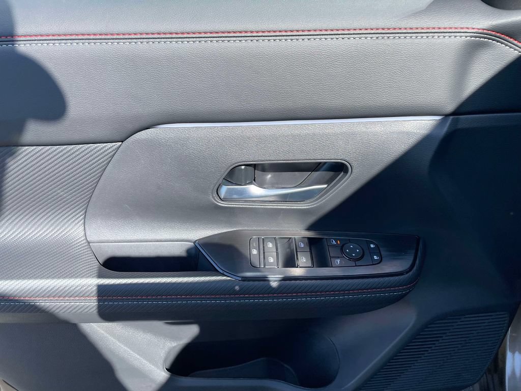 New 2027 Nissan Kicks SR w/ Cold Weather Package FWD image 18